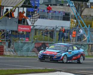 Hyundai TCR South America 2026: vehículo del equipo Hyundai MSA durante la competencia en Posadas, Argentina.
